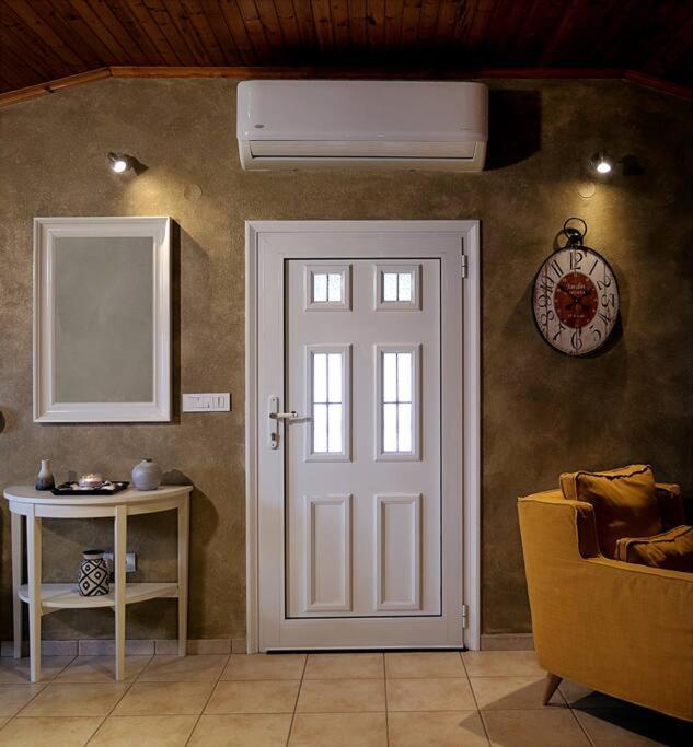 "Elegant & Quiet House" Apartment อีกูเมนิทซา ภายนอก รูปภาพ